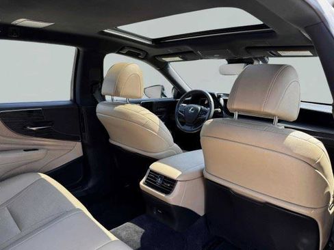 Used 2023 Lexus LS 500 w/ Accessory Package (Z2) RWD image 49