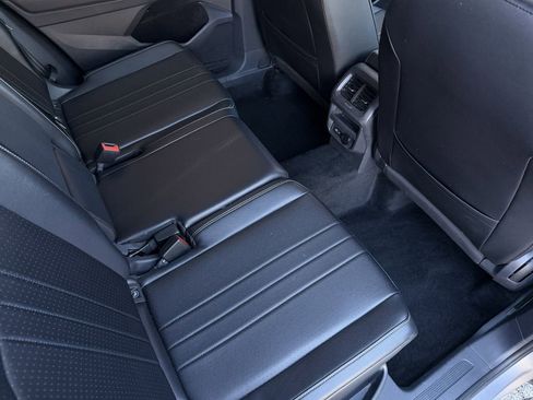 Used 2024 Volkswagen Tiguan SE image 21