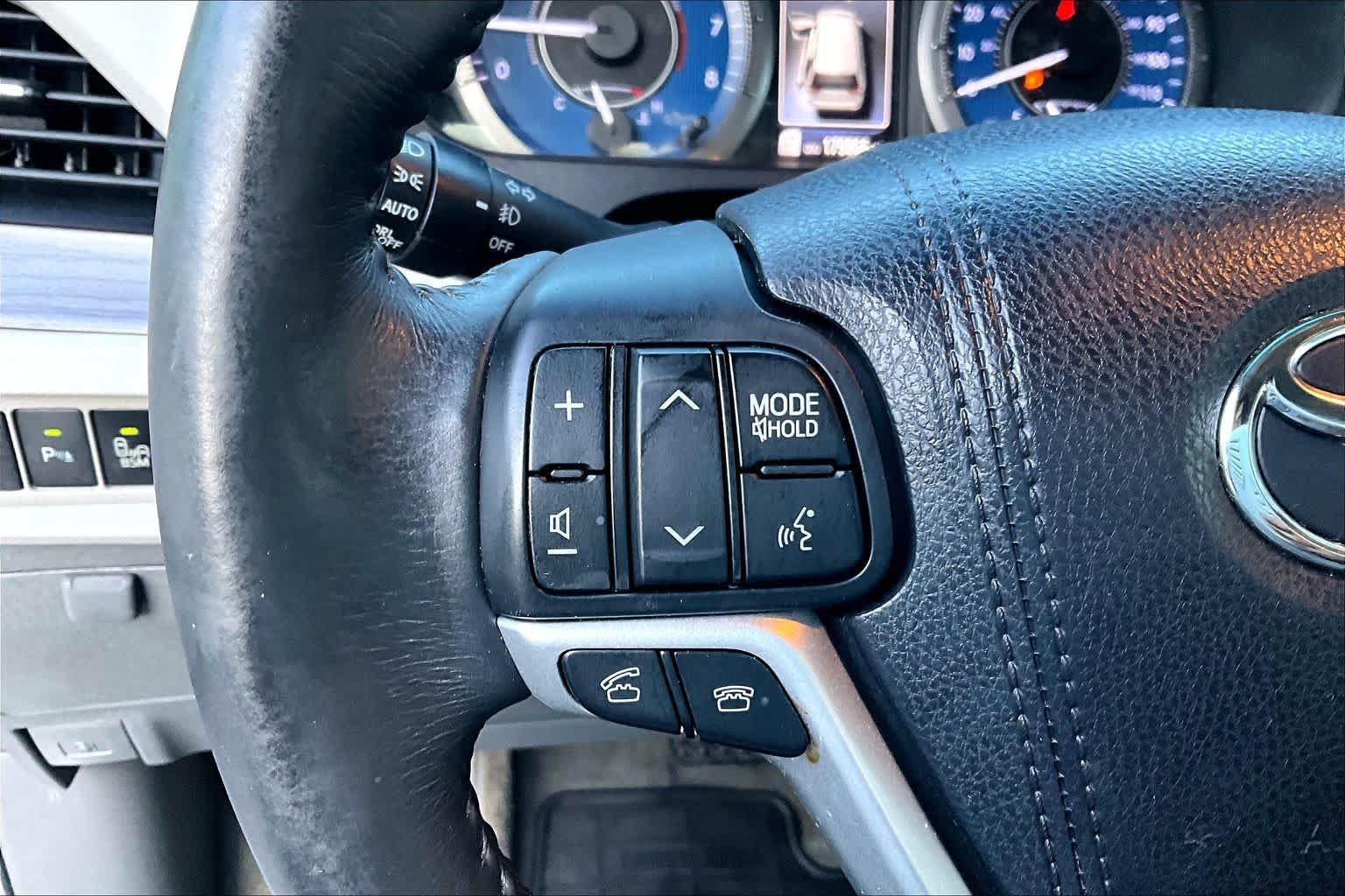 Used 2016 Toyota Sienna XLE w/ XLE Navigation Package AWD/4WD image 22