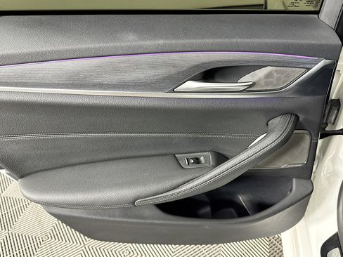 Used 2023 BMW 530e w/ M Sport Package image 25