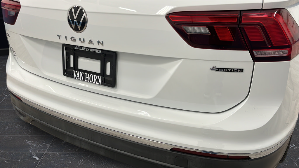 Used 2022 Volkswagen Tiguan SE AWD/4WD image 35
