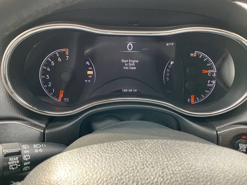 Used 2014 Jeep Grand Cherokee Limited w/ Luxury Group II image 32