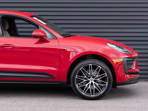 Certified 2026 Porsche Macan AWD/4WD image 9