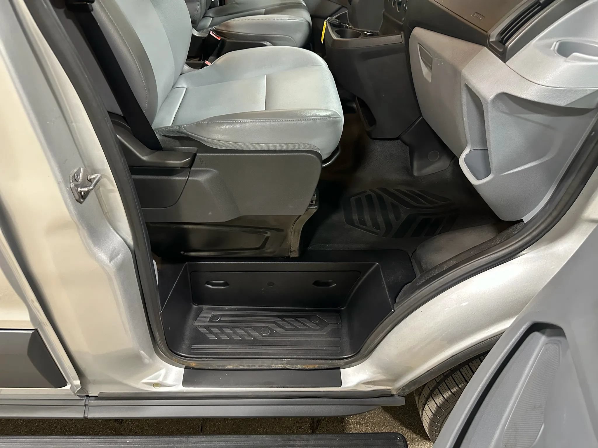 Used 2015 Ford Transit 250 148 Medium Roof RWD image 38