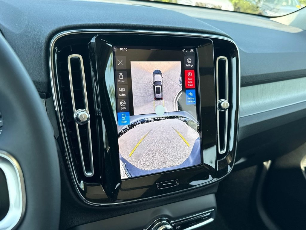New 2026 Volvo XC40 B5 Plus w/ Climate Package AWD/4WD image 15