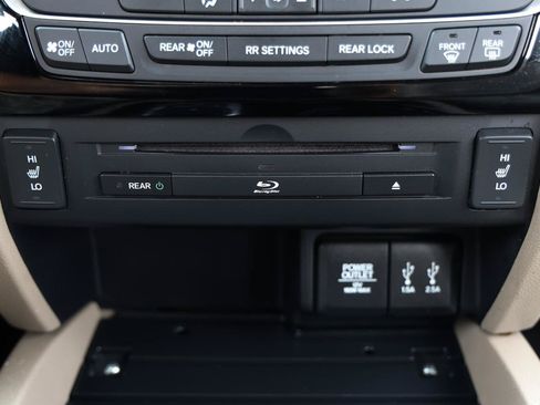 Used 2016 Honda Pilot Touring image 35