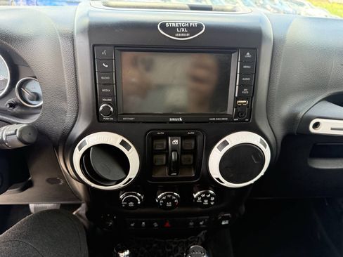 Used 2014 Jeep Wrangler Unlimited Sahara AWD/4WD image 22