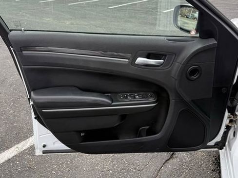 Used 2022 Chrysler 300 Touring L image 13