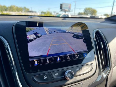 Used 2022 Chevrolet Equinox RS w/ Infotainment Package image 14