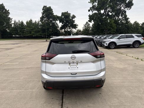 Used 2025 Nissan Rogue SV FWD image 7