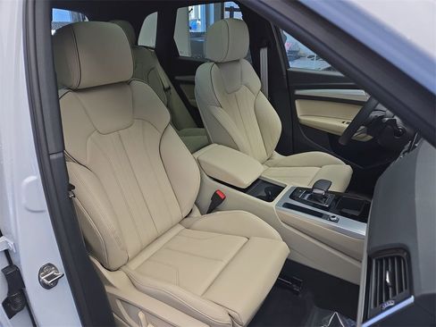 Certified 2025 Audi Q5 2.0T Premium image 19