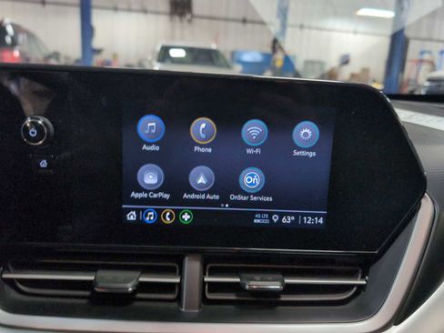 Used 2025 Chevrolet Trax LS w/ LS Convenience Package image 13