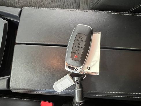 Used 2023 Nissan Rogue SV AWD/4WD image 34