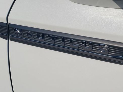 Used 2023 Lincoln Nautilus Reserve AWD/4WD image 32