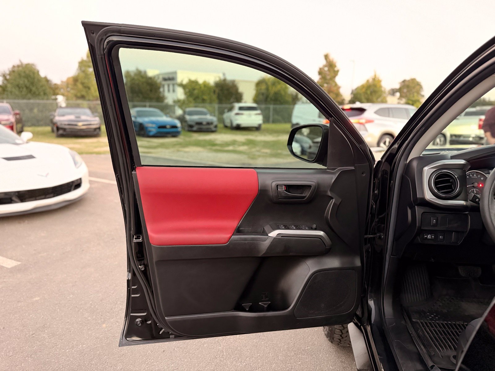 Used 2023 Toyota Tacoma SR5 w/ Technology Package AWD/4WD image 14