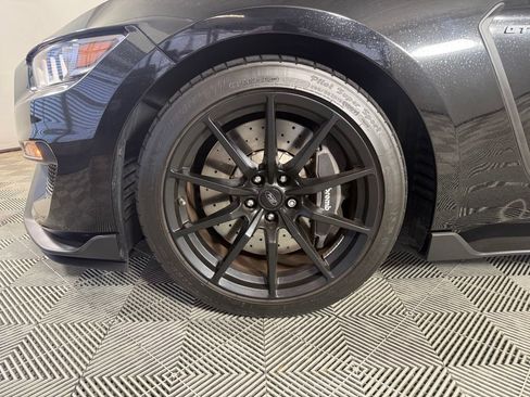 Used 2018 Ford Mustang Shelby GT350 w/ Convenience Package RWD image 9