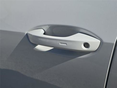 New 2026 Volkswagen Tiguan SE image 9