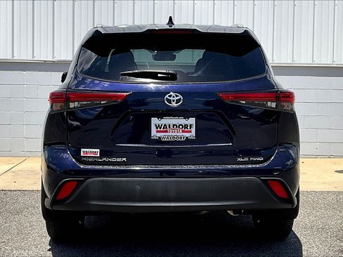 Used 2022 Toyota Highlander XLE image 4