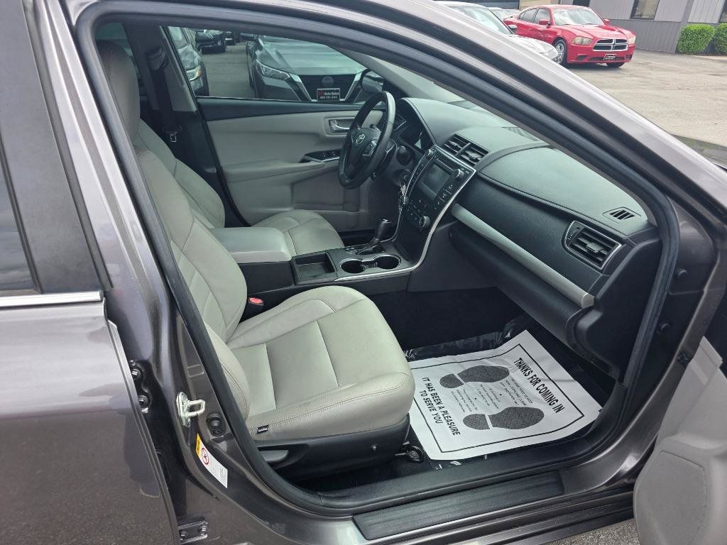 Used 2017 Toyota Camry SE FWD image 9
