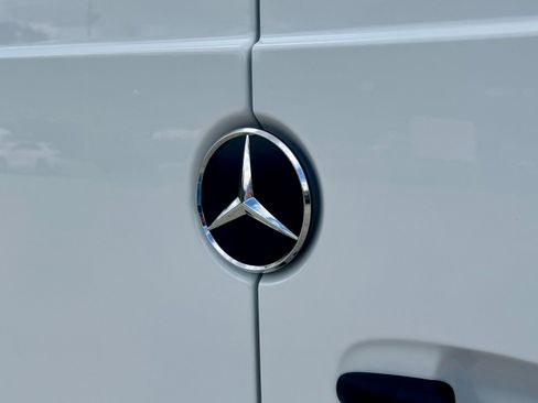 Used 2025 Mercedes-Benz Sprinter 2500 image 21