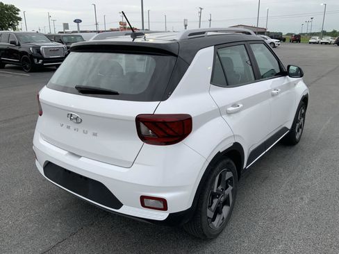 Used 2024 Hyundai Venue Limited FWD image 10