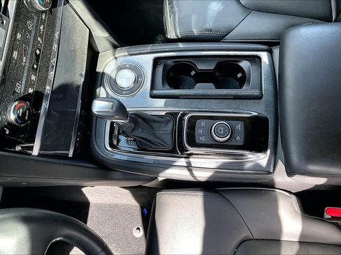 Used 2022 Nissan Armada SV w/ SV Appearance Package RWD image 17