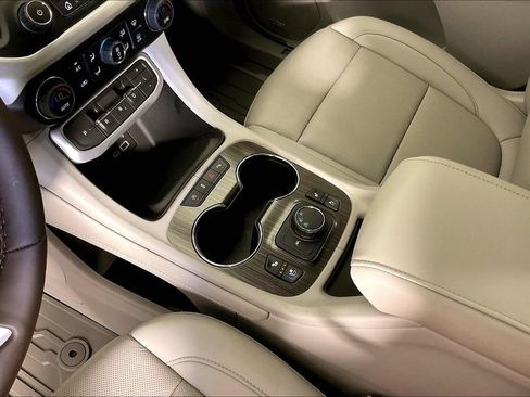 Used 2023 GMC Acadia SLT w/ Preferred Package FWD image 18