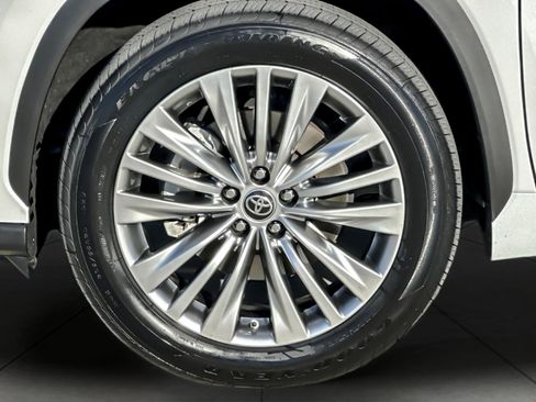 Used 2023 Toyota Highlander Platinum image 26