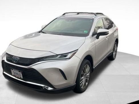 Used 2022 Toyota Venza Limited image 1