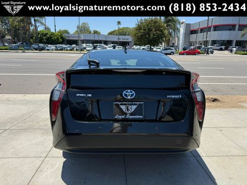Used 2018 Toyota Prius Two w/ Prius Two Safety Plus Package FWD image 6