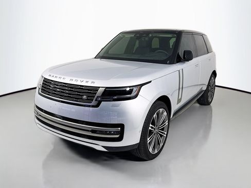 Used 2025 Land Rover Range Rover SE AWD/4WD image 3