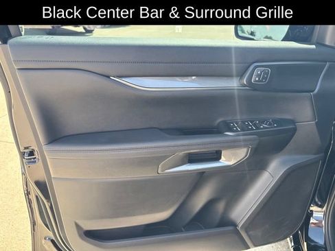 Used 2025 Ford Ranger Lariat w/ Black Appearance Package AWD/4WD image 13