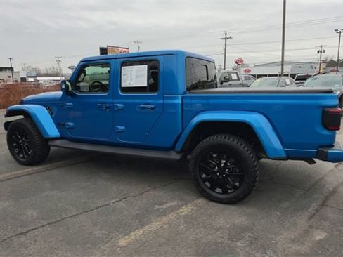Used 2022 Jeep Gladiator Overland image 6