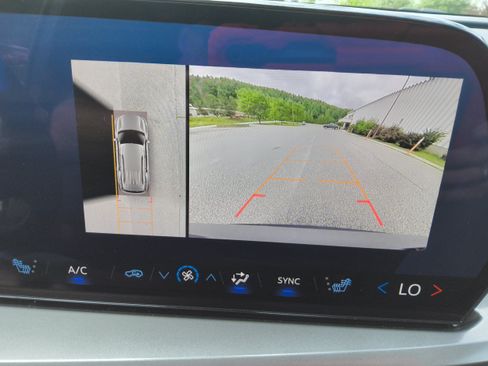 Used 2024 Chevrolet Traverse LS FWD image 24