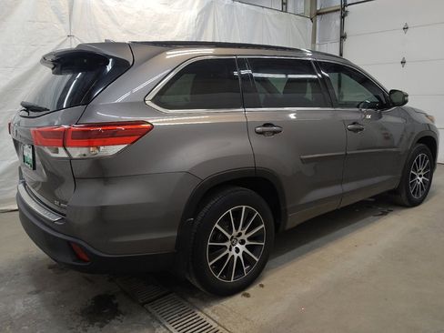 Used 2017 Toyota Highlander XLE image 10