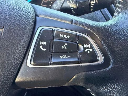 Used 2019 Ford Escape SE image 10