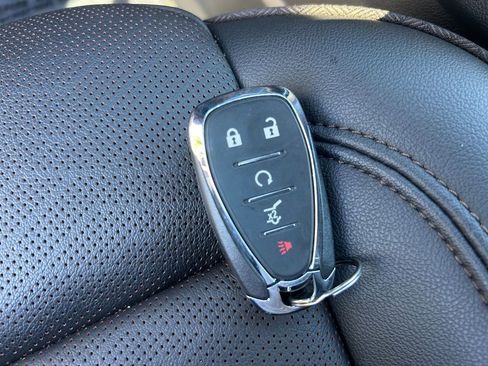 Used 2023 Chevrolet Traverse High Country image 32