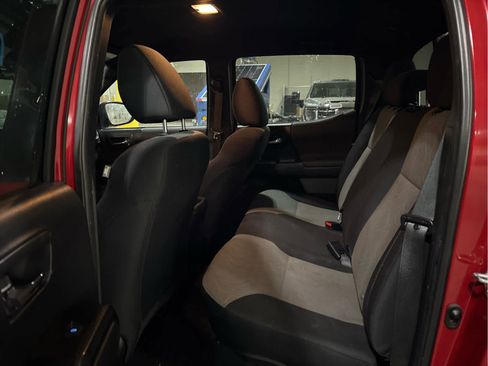 Used 2023 Toyota Tacoma TRD Off-Road image 8