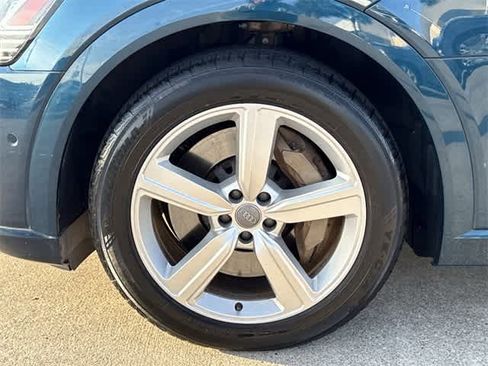 Used 2019 Audi e-tron Premium Plus image 7