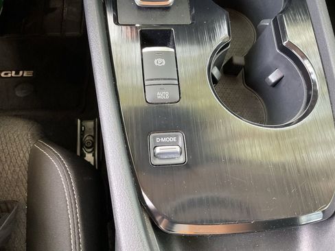 Used 2025 Nissan Rogue SV FWD image 21