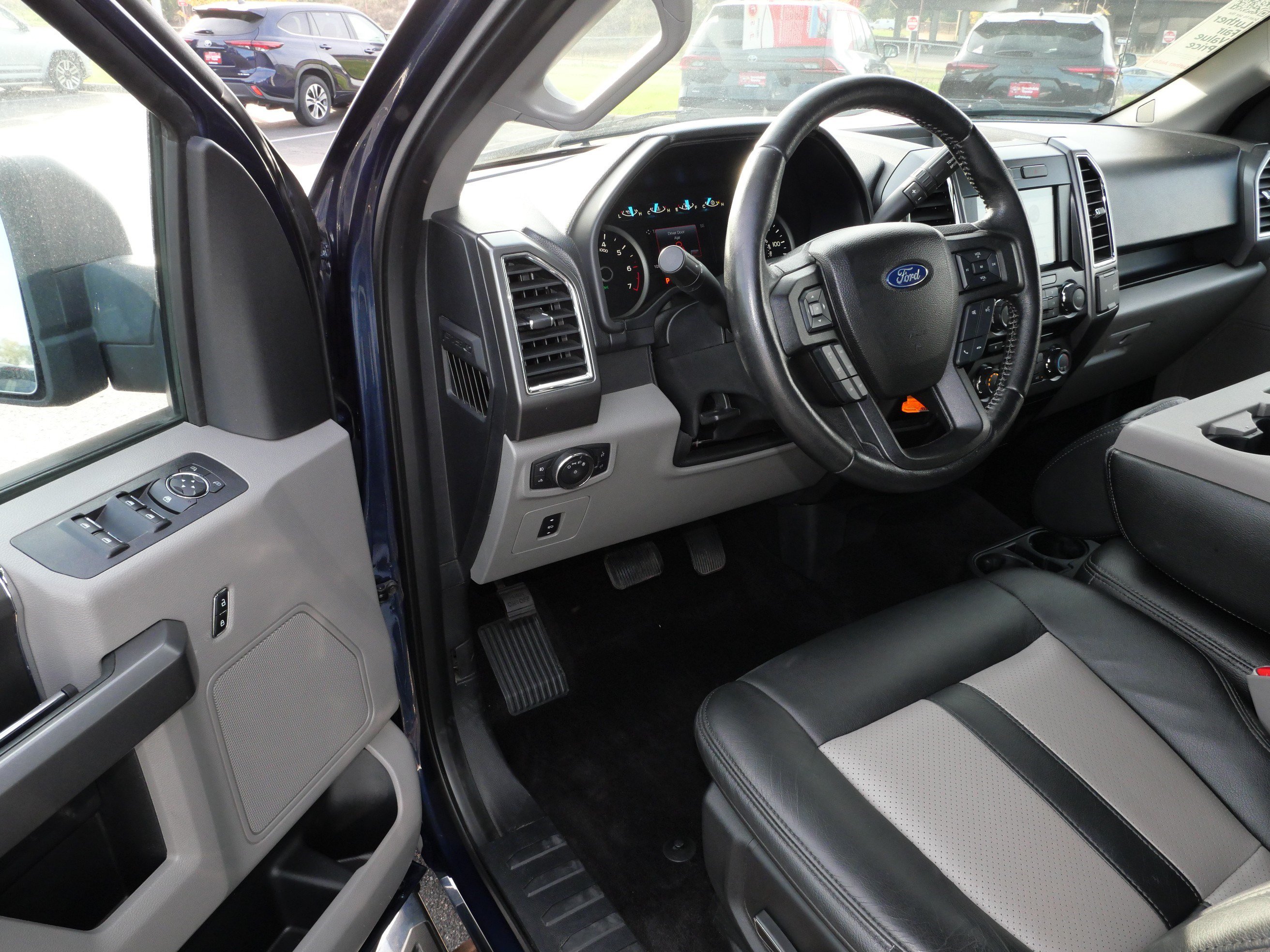 Used 2017 Ford F150 XLT w/ Equipment Group 302A Luxury AWD/4WD image 9