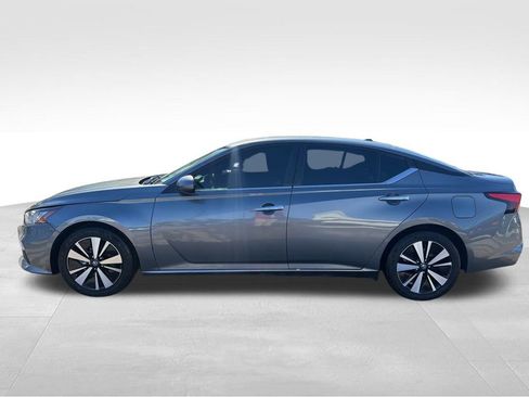 Used 2022 Nissan Altima 2.5 SV image 2