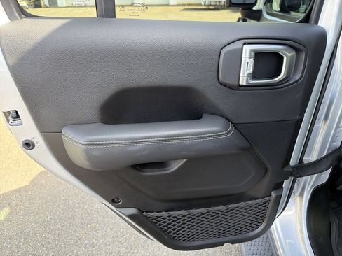Used 2023 Jeep Wrangler Unlimited Sahara w/ Cold Weather Group AWD/4WD image 13
