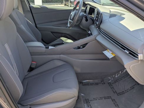 Certified 2025 Hyundai Elantra Sport image 29