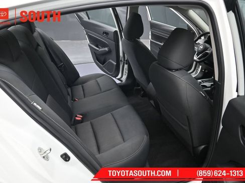 Used 2024 Nissan Altima 2.5 SV FWD image 28