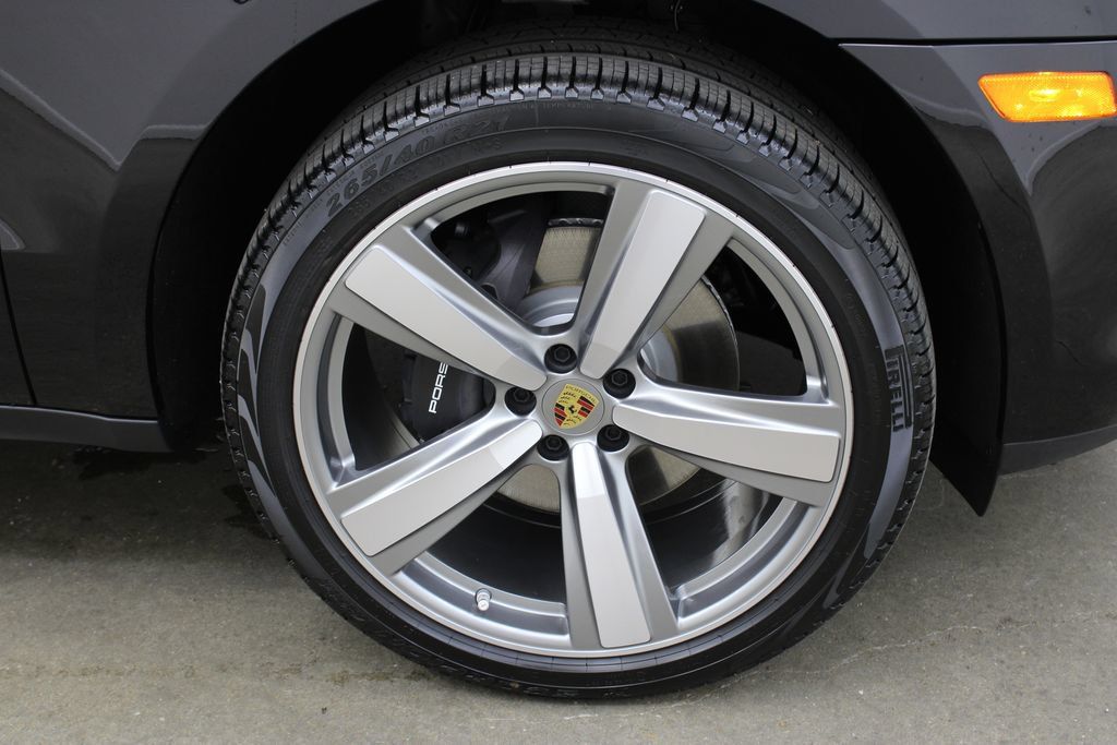Certified 2025 Porsche Macan AWD/4WD image 15