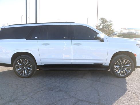 Used 2023 Cadillac Escalade ESV Sport Platinum image 8