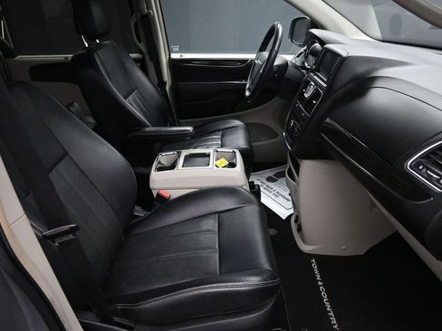 Used 2013 Chrysler Town & Country Touring-L w/ Driver Convenience Group FWD image 36