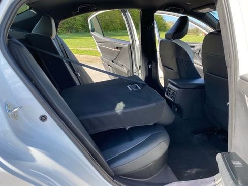 Used 2025 Toyota Camry SE image 38