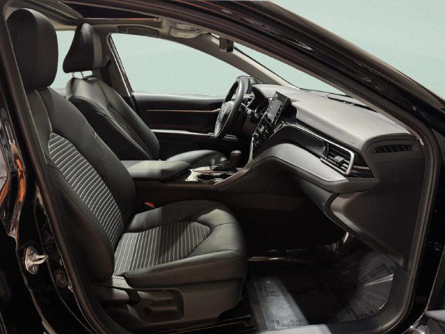 Used 2022 Toyota Camry SE w/ Cold Weather Package FWD image 25